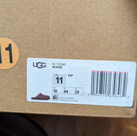 Ugg - Picture 4 of 4